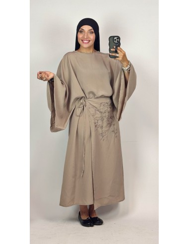 Robe Longue Brodée Taupe Femme | Robe Élégante à Nouer – Mode & Mastour