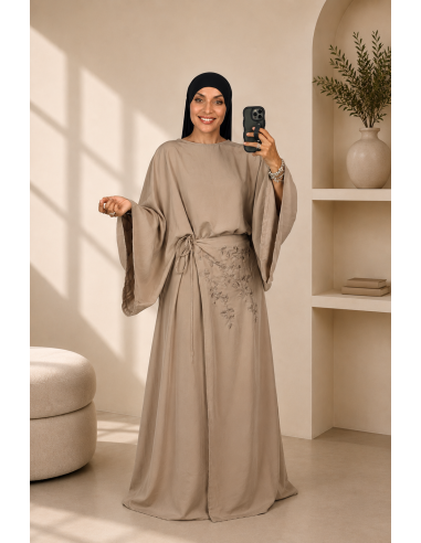 Robe Longue Brodée Taupe Femme | Robe Élégante à Nouer – Mode & Mastour